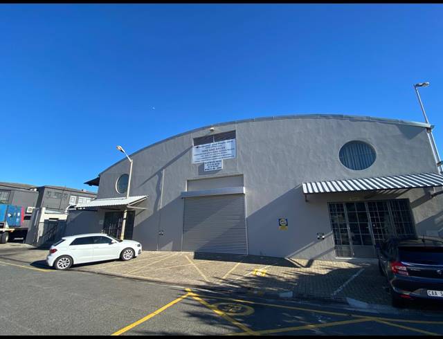 1,111M² WAREHOUSE TO LET IN PAARDEN EILAND